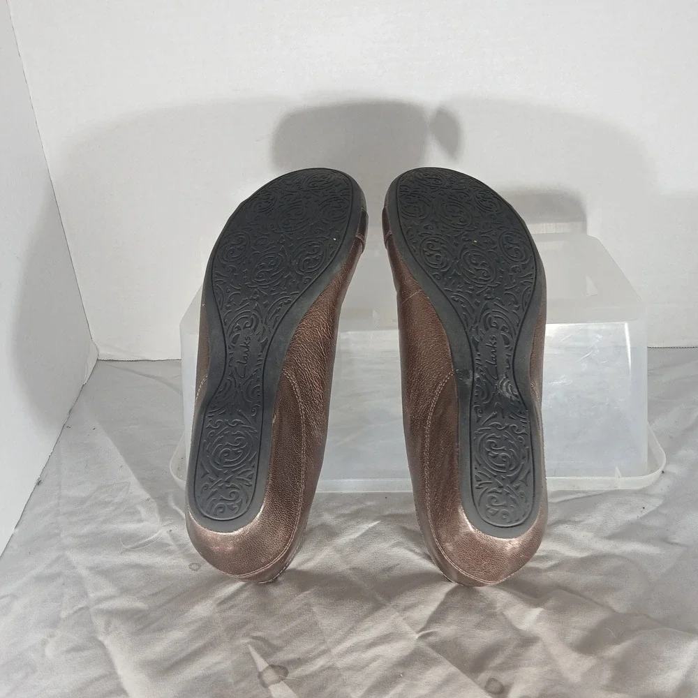 Clarks Artisan Wedge Pumps 8.5 Bronze‎ Metallic Leather Buckle Office Comfort